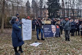 Hej, Macinko, Macinko, zahajluj malinko, zpívali demonstrující Zlíňané - Novinky